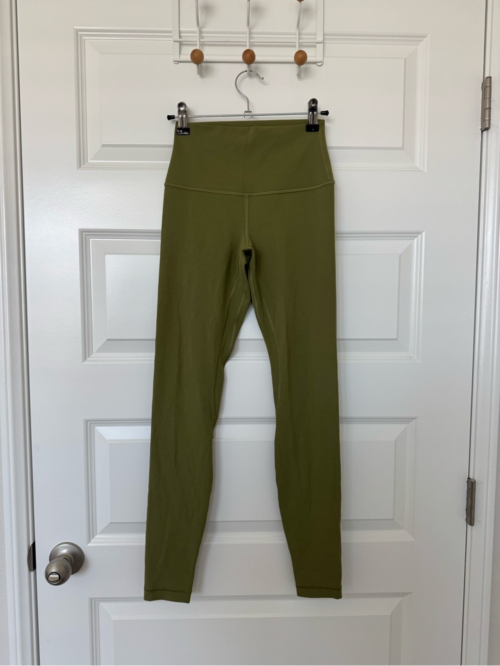 Lululemon Olive Green High-Waist Leggings 🍸